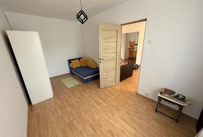 Apartament cu 3 camere semidecomandat în Central - 1
