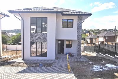 Casă cu 4 camere cu Teren 330 Mp în Bucium