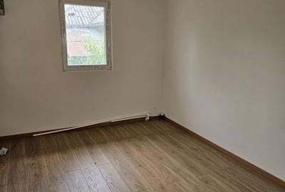 Casă cu 3 camere cu Teren 75 Mp în Central - 2