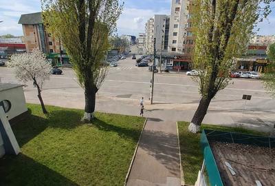 Apartament cu 3 camere semidecomandat în Dorobanți