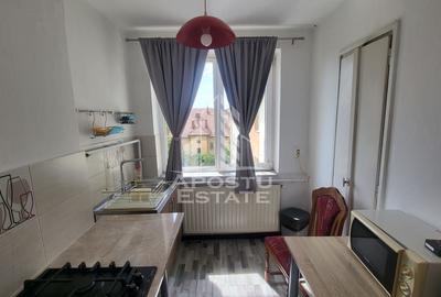 Apartament cu 2 camere semidecomandat, mobilat în Central