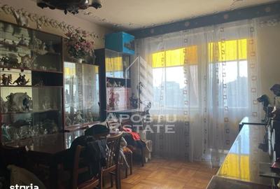 Apartament cu 4 camere decomandat în Podgoria