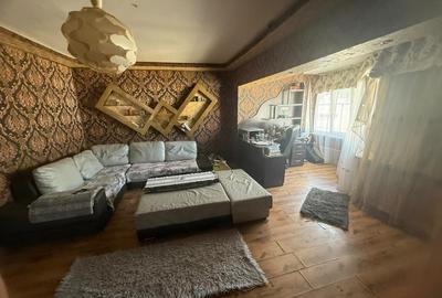 Apartament cu 3 camere decomandat în Mărăței