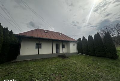 Casă cu 2 camere cu Teren 2700 Mp în Mica