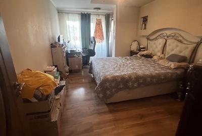 Apartament cu 3 camere semidecomandat în Craiovița Nouă