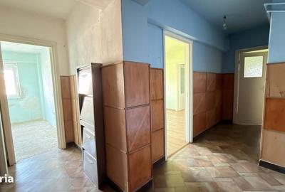 Apartament cu 4 camere semidecomandat în Central