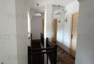 Casă cu 10 camere cu Teren 44100 Mp în Petrăchioaia - 2
