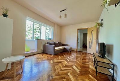 Apartament cu 3 camere semidecomandat, mobilat în Circumvalațiunii