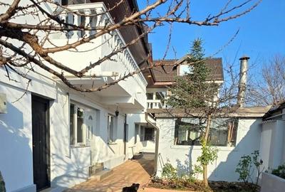Casă cu 4 camere în 16 Februarie