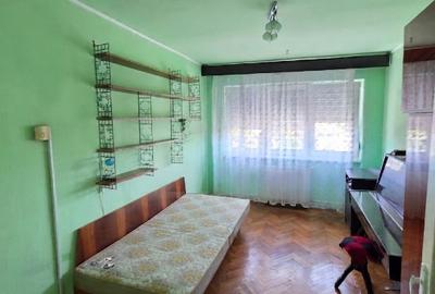 Apartament cu 3 camere decomandat, mobilat în Cloșca
