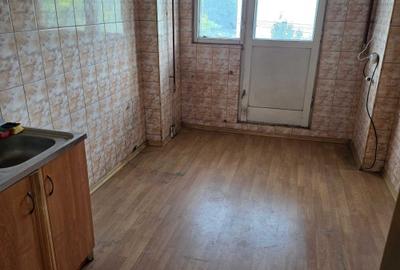 Apartament cu 4 camere decomandat în Central - 2