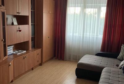 Apartament cu 2 camere decomandat în Poarta 6
