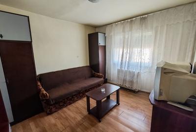 Garsonieră decomandată în 6 Vânători
