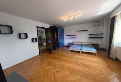 Casă individuală cu 7 camere cu Canalizare în Central - 44