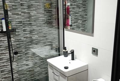 Apartament cu 3 camere semidecomandat în Obor