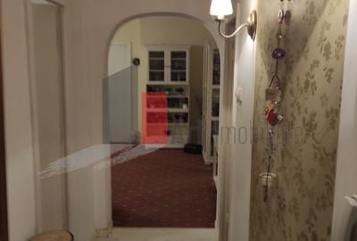Apartament cu 3 camere semidecomandat în Universitate