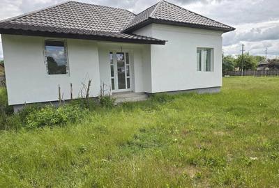 Casă cu 3 camere cu Teren 1200 Mp în Central