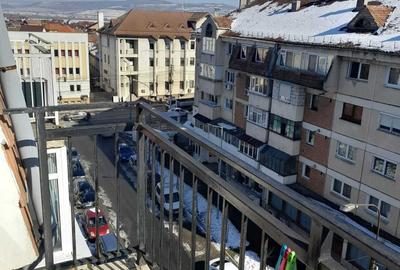 Apartament cu 2 camere decomandat în Terezian