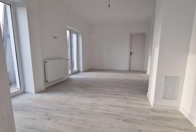 Apartament cu 2 camere decomandat în Titan