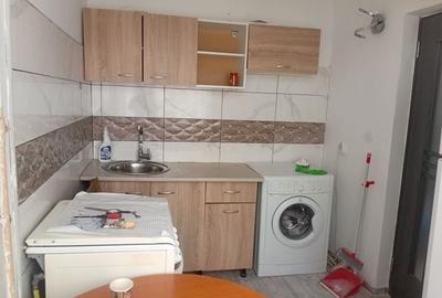 Garsonieră semidecomandată în Micro 9
