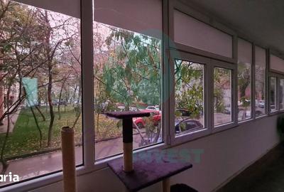 Apartament cu 3 camere semidecomandat în Obor