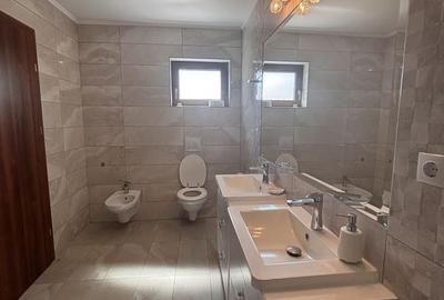 Casă cu 3 camere decomandat în Sântandrei
