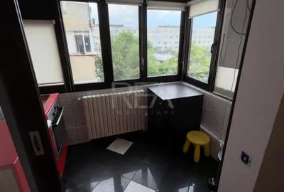 Apartament cu 4 camere semidecomandat în Crângași