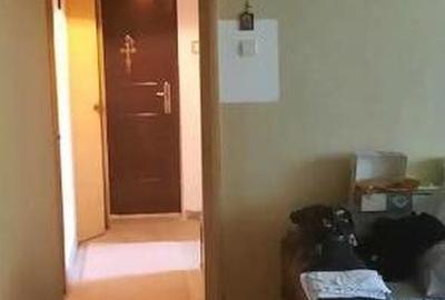 Apartament cu 3 camere semidecomandat în Titan
