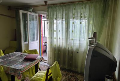 Apartament cu 3 camere semidecomandat în Titan - 2