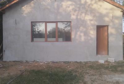 Casă cu 3 camere cu Teren 1000 Mp în Central