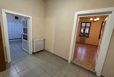 Casă cu 2 camere cu Teren 900 Mp în Cedonia