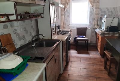 Apartament cu 4 camere decomandat în Central - 1