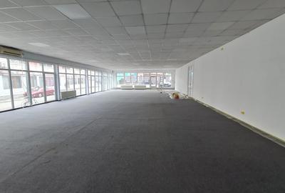 Spațiu comercial, de 300 mp, în Central - 3