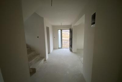Casă cu 4 camere în Vlădiceni