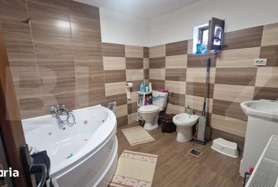 Casă cu 5 camere cu Teren 2235 Mp în Feldioara - 3