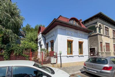 Casă individuală cu 5 camere cu Canalizare în Calea Călărașilor