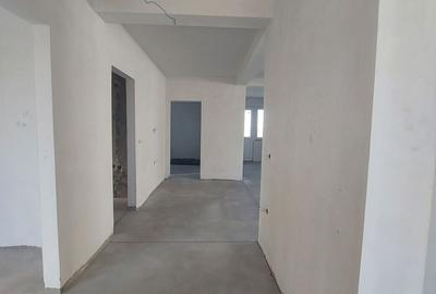 Casă cu 4 camere cu Teren 500 Mp în Central