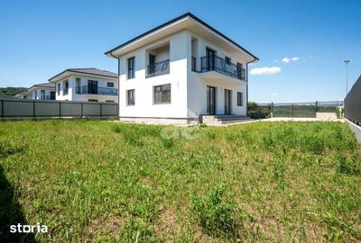Casă cu 5 camere cu Teren 500 Mp în Jucu