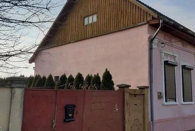 Casă cu 5 camere cu Teren 1000 Mp în Central