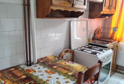 Apartament cu 3 camere decomandat în Spitalul Județean
