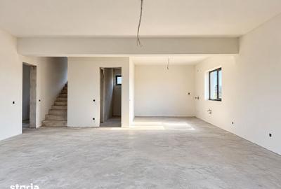 Casă cu 5 camere cu Teren 555 Mp în Jucu
