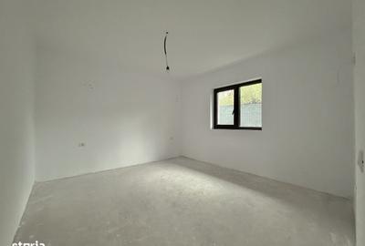 Casă cu 3 camere în Lumina
