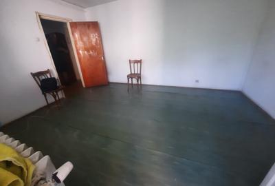 Apartament cu 3 camere decomandat în Berceni