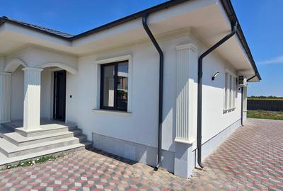 Casă individuală cu 3 camere cu Teren 500 Mp în Nord-Est