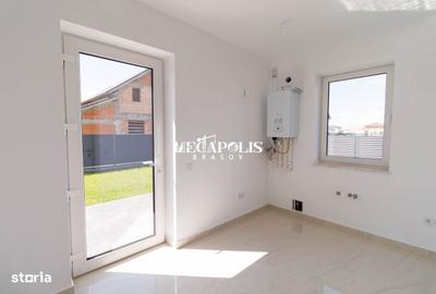 Casă cu 4 camere cu Teren 310 Mp în Sânpetru