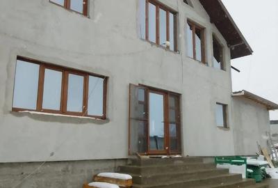 Casă cu Teren 2200 Mp în Central