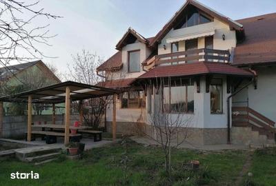 Casă cu 6 camere cu Teren 1000 Mp în Central - 3