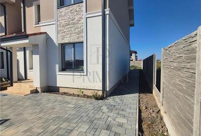 Duplex cu 4 camere cu Canalizare în Moșnița Nouă
