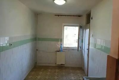 Apartament cu 3 camere decomandat în Decebal - 9