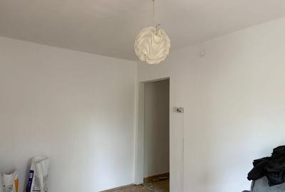 Apartament cu 3 camere semidecomandat în Central - 1